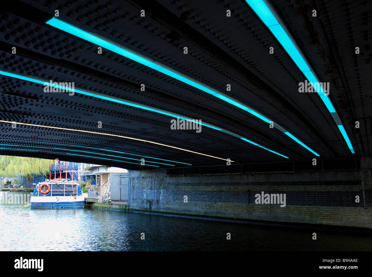 Il ponte sul Grand Union Canal a Camden Town Foto Stock