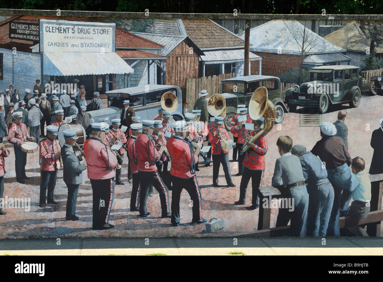 Città concerto, grande murale sulla storia del Canada, Chemainus, Isola di Vancouver, Canada, America del Nord Foto Stock