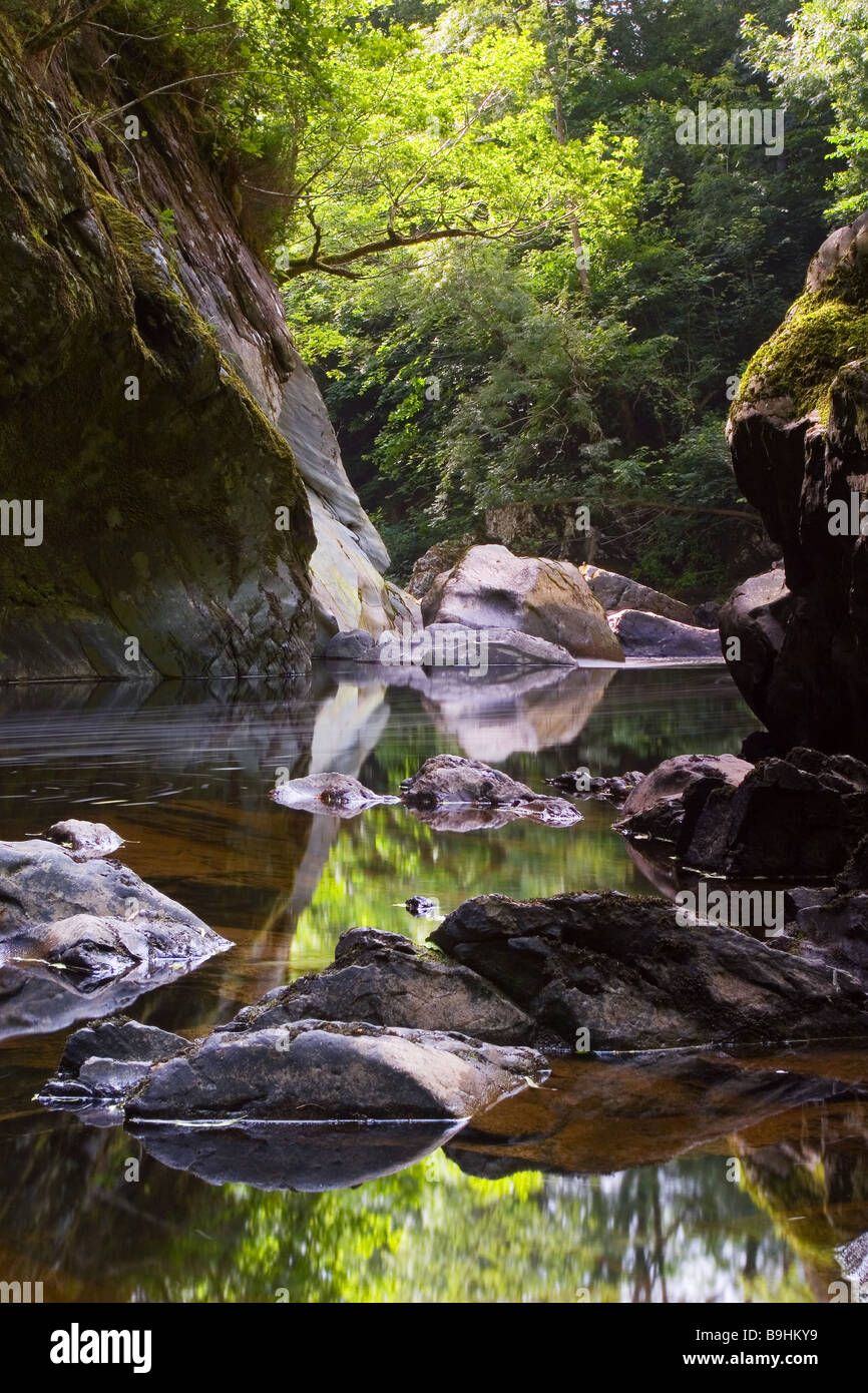 Fairy Glen vicino al villaggio di Betws-y-coed in Conwy Valley, Parco Nazionale di Snowdonia, Wales, Regno Unito Foto Stock