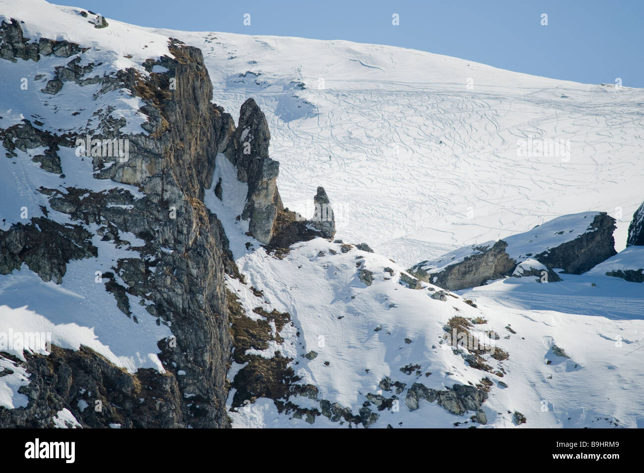 Montagna innevata a la Plagne in Savoia, Francia Foto Stock