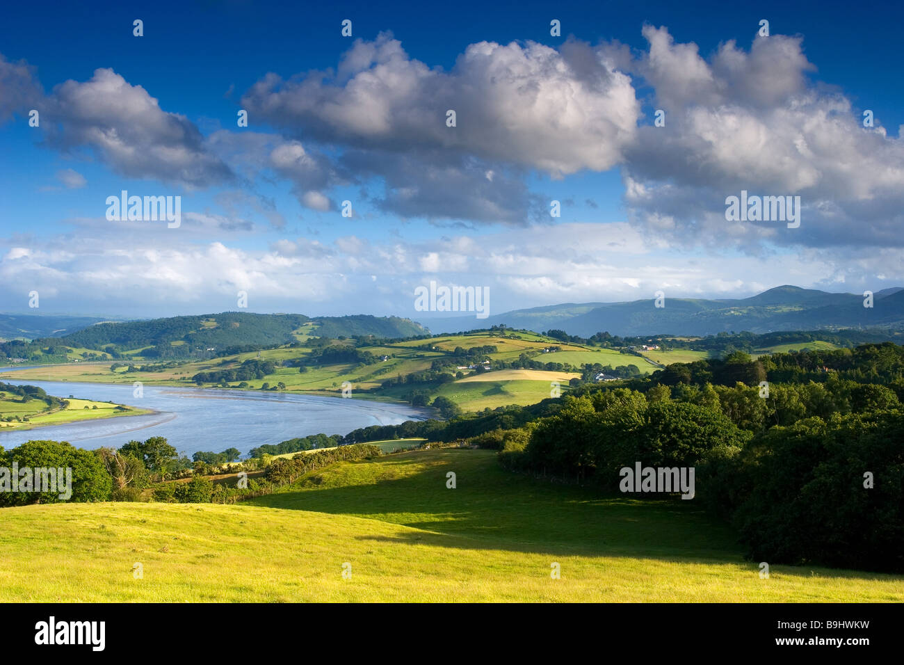 Una sera presto vista del fiume Conwy e Conwy Valley, il Galles del Nord, Regno Unito Foto Stock
