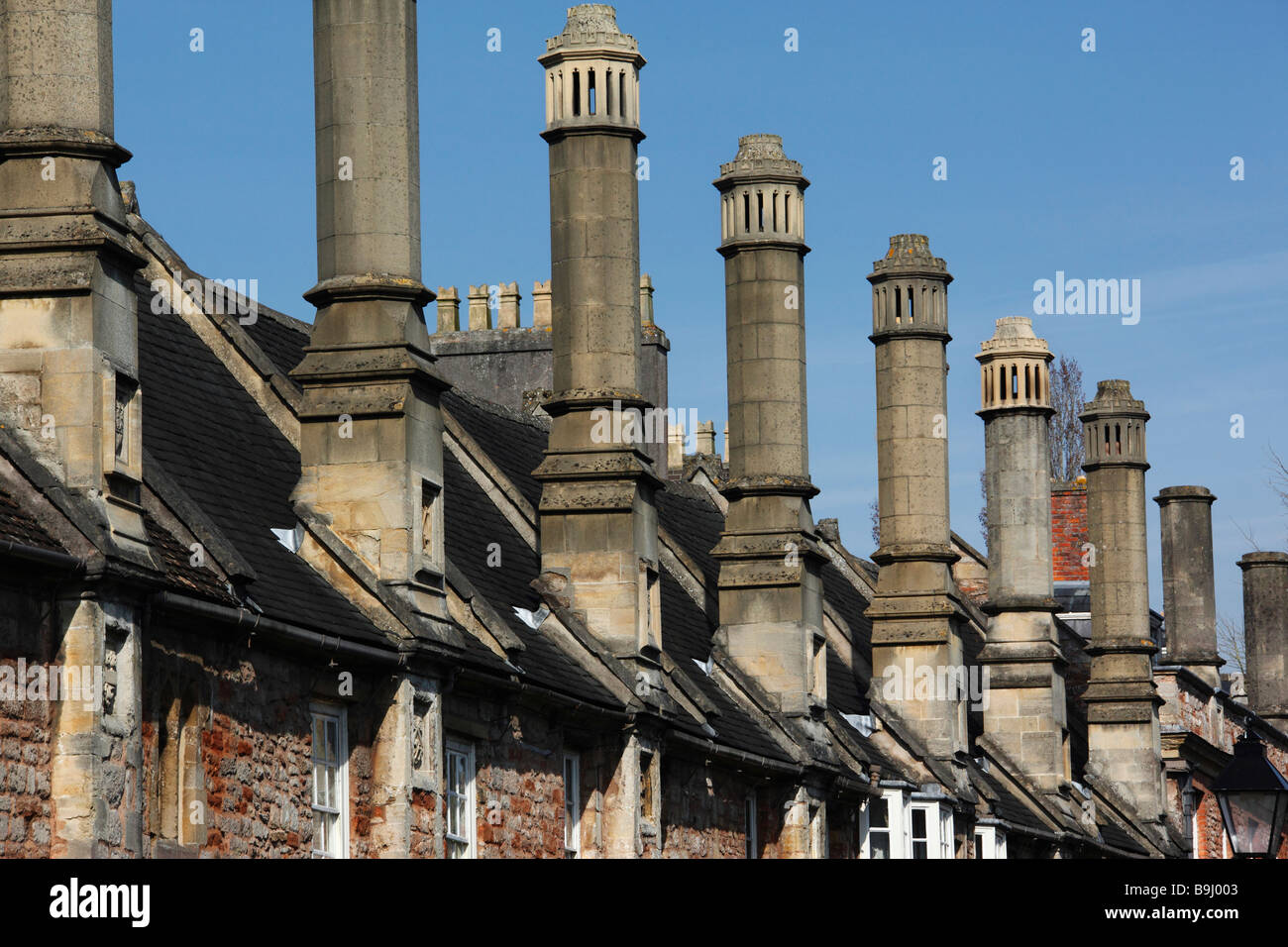 Ciminiere del XIV secolo e ospita in Vicari a piedi una delle più antiche strade completo in Europa città di Wells - SW Inghilterra Foto Stock