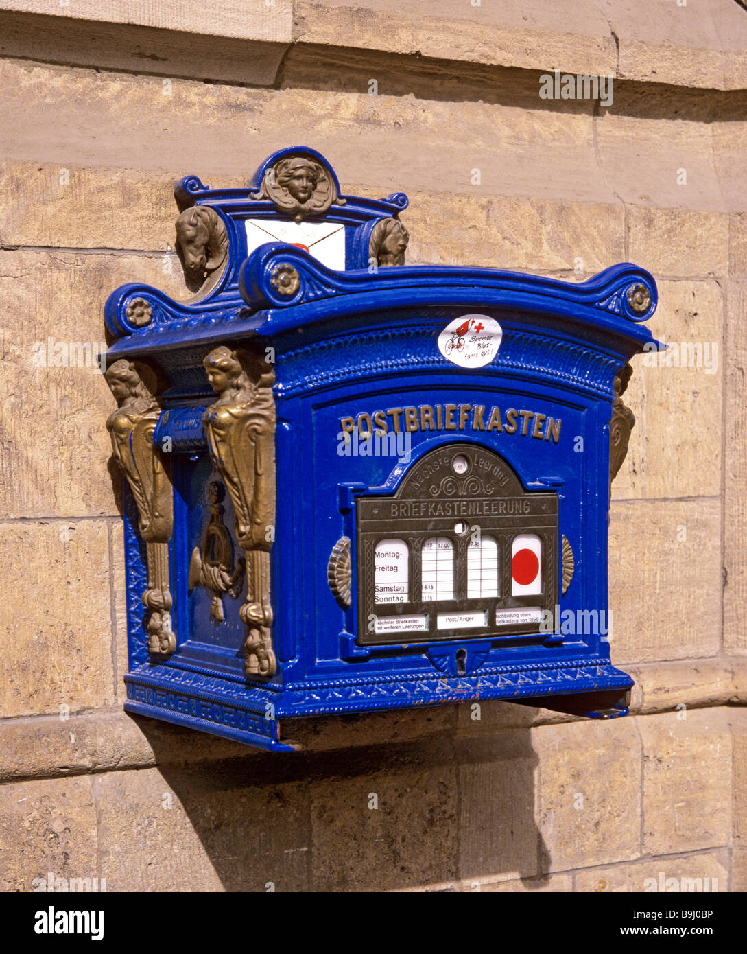 Blue letter box a Erfurt, Turingia, Germania Foto Stock