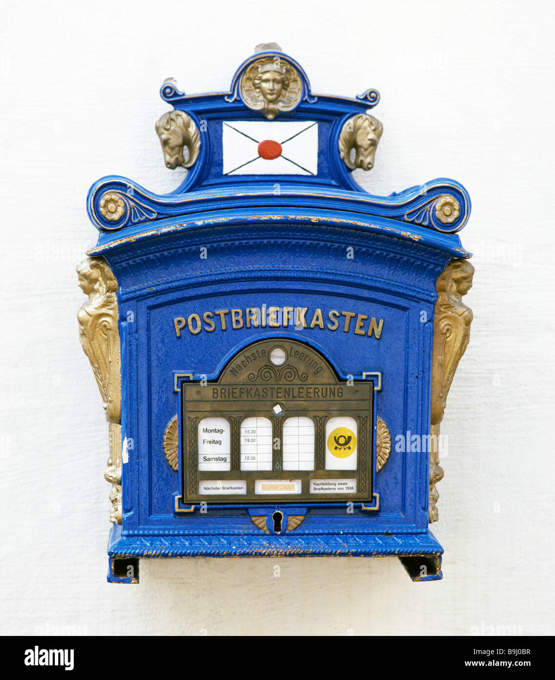 Blue letter box a Erfurt, Turingia, Germania Foto Stock
