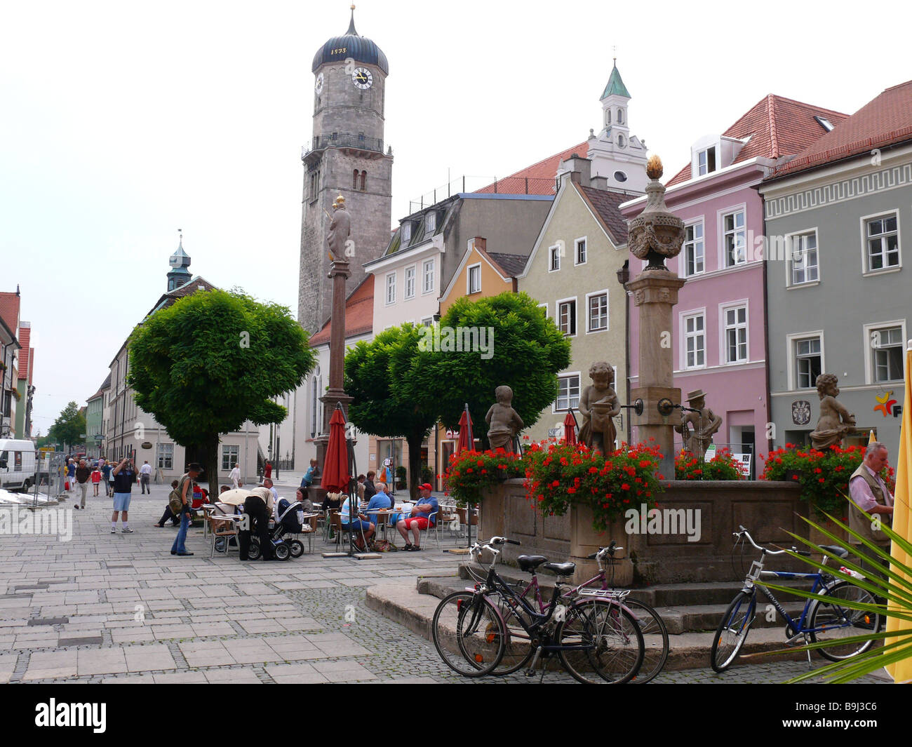 Germania Baviera Weilheim Marien-Square cafe città pedonale case casa Häuserreihe-facciate colorata in modo diverso Foto Stock