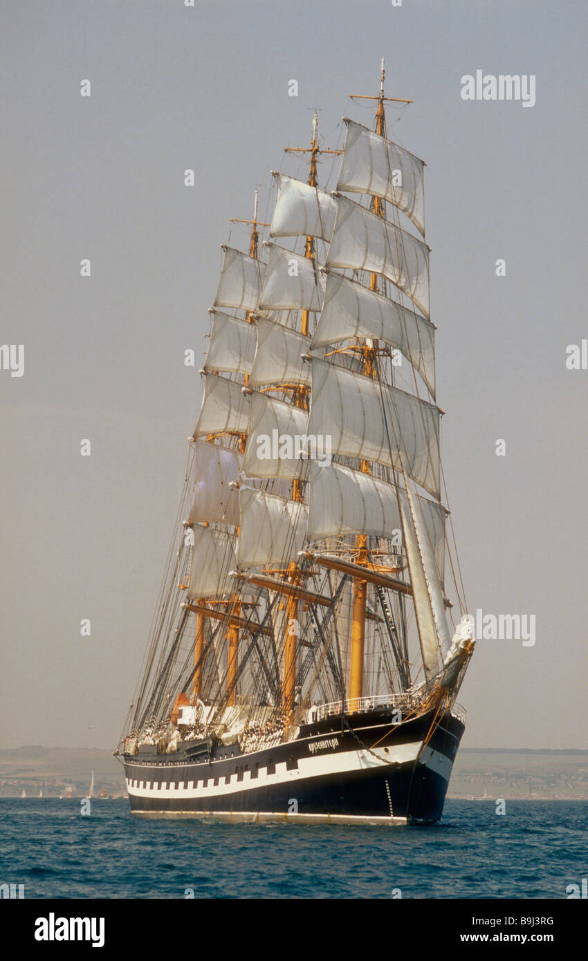 Il 1926 russo 114m quattro masted barque tall ship Kruzenshtern a Weymouth Dorset England Regno Unito Foto Stock