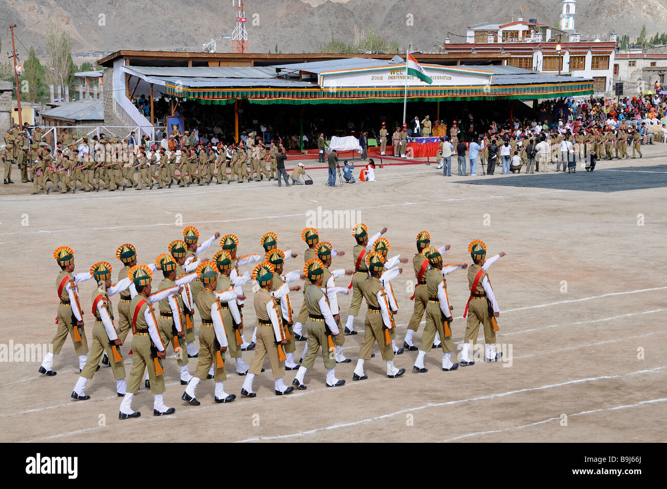 I soldati indiani dal campo base, conflitto in Kashmir, in corrispondenza di una parata del giorno di indipendenza, 15 Settembre, su un ex campo di polo ho Foto Stock