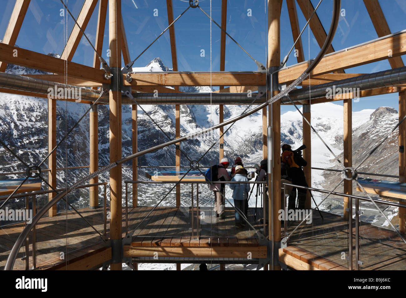 Wilhelm Swarovsky Osservatorio sul Kaiser-Franz-Josefs-Hoehe con una vista al monte Grossglockner e il ghiacciaio Pasterze, Grossglo Foto Stock