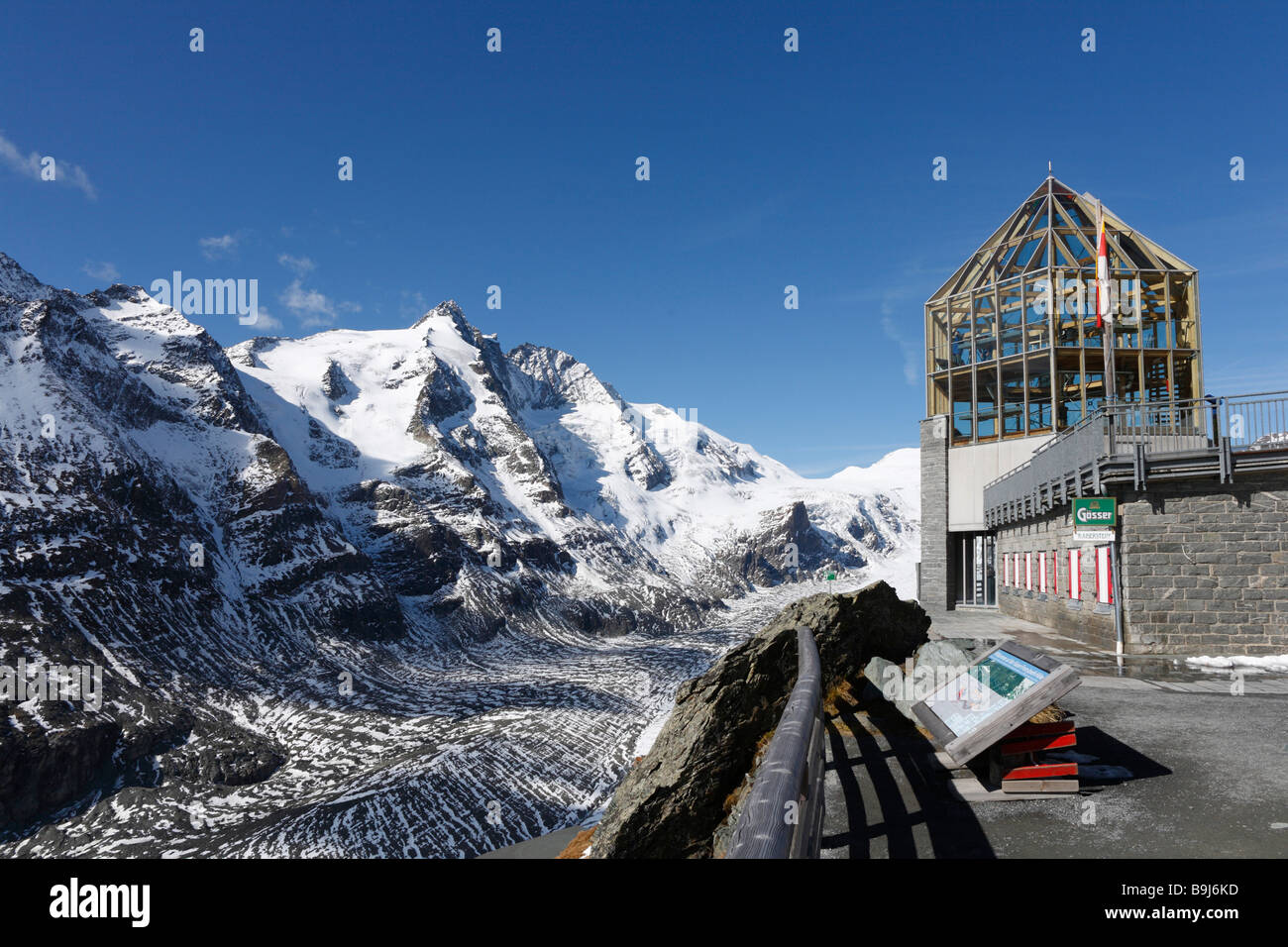 Monte Grossglockner e il ghiacciaio Pasterze, Wilhelm Swarovsky Osservatorio sul Kaiser-Franz-Josefs-Hoehe, Grossglockner alta Alp Foto Stock