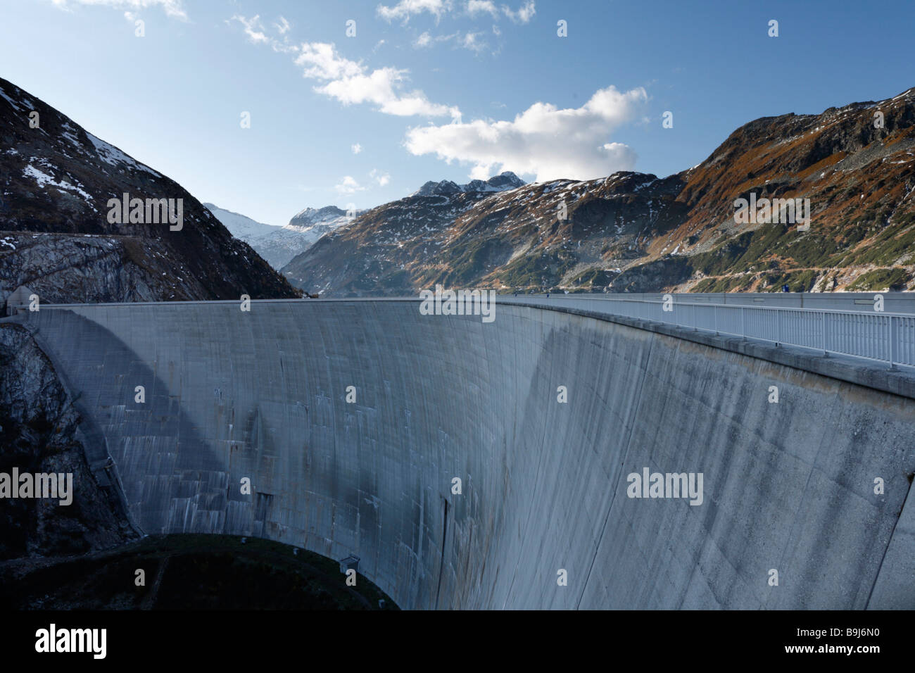 La parete della diga del serbatoio Koelnbrein, valle Maltatal, Parco Nazionale degli Hohe Tauern, Carinzia, Austria, Europa Foto Stock