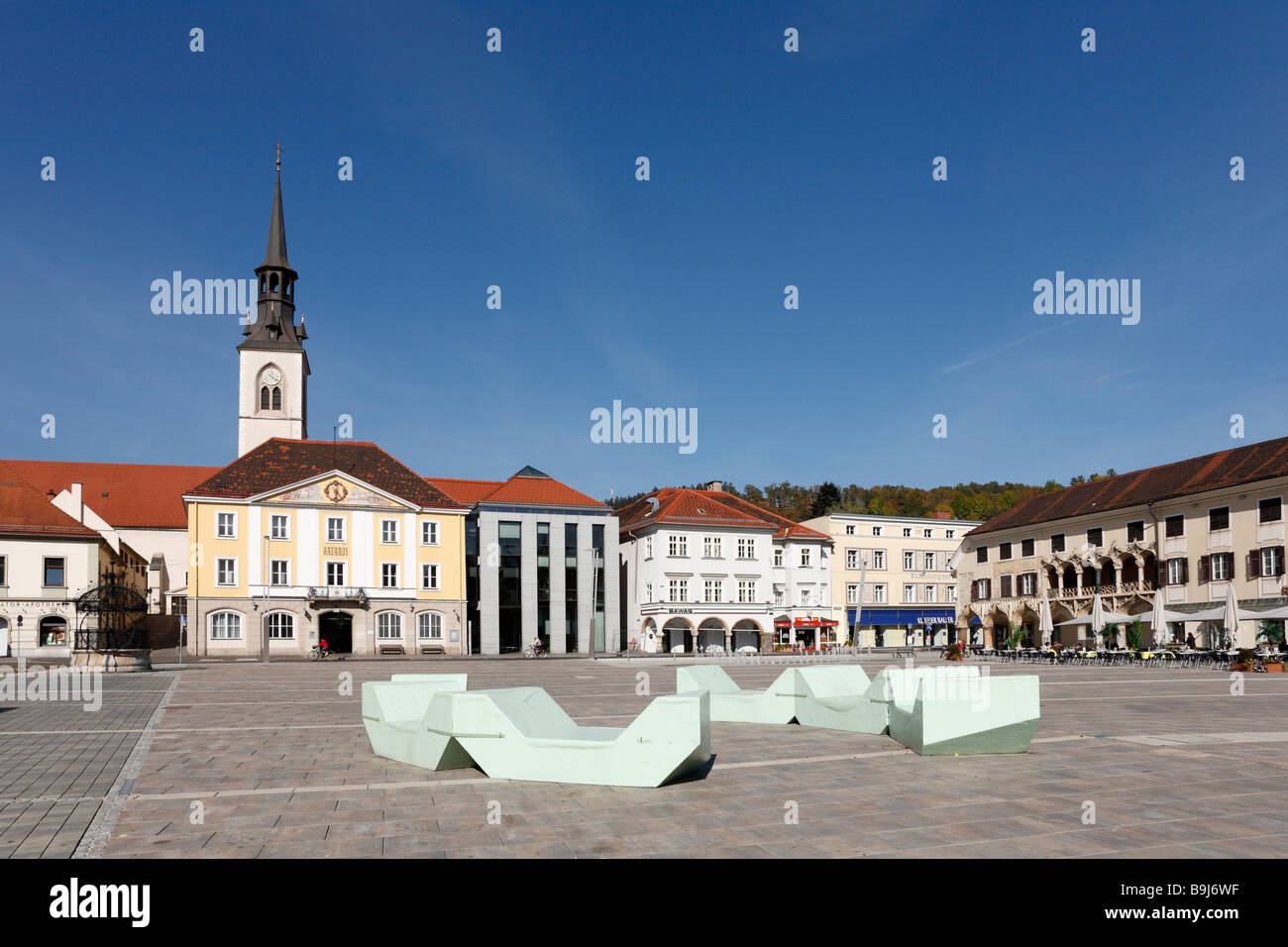 Koloman-Wallisch-Platz con il Municipio e la Kornmesserhaus Edificio, Bruck an der Mur, Stiria, Austria, Europa Foto Stock