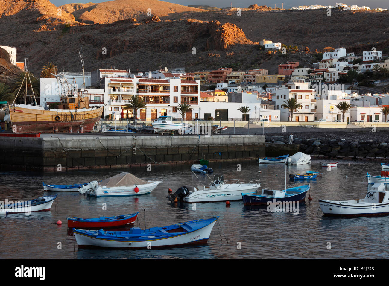 Nel porto di pesca al mattino, Playa de Santiago, La Gomera, Canarie, Isole Canarie, Spagna, Europa Foto Stock