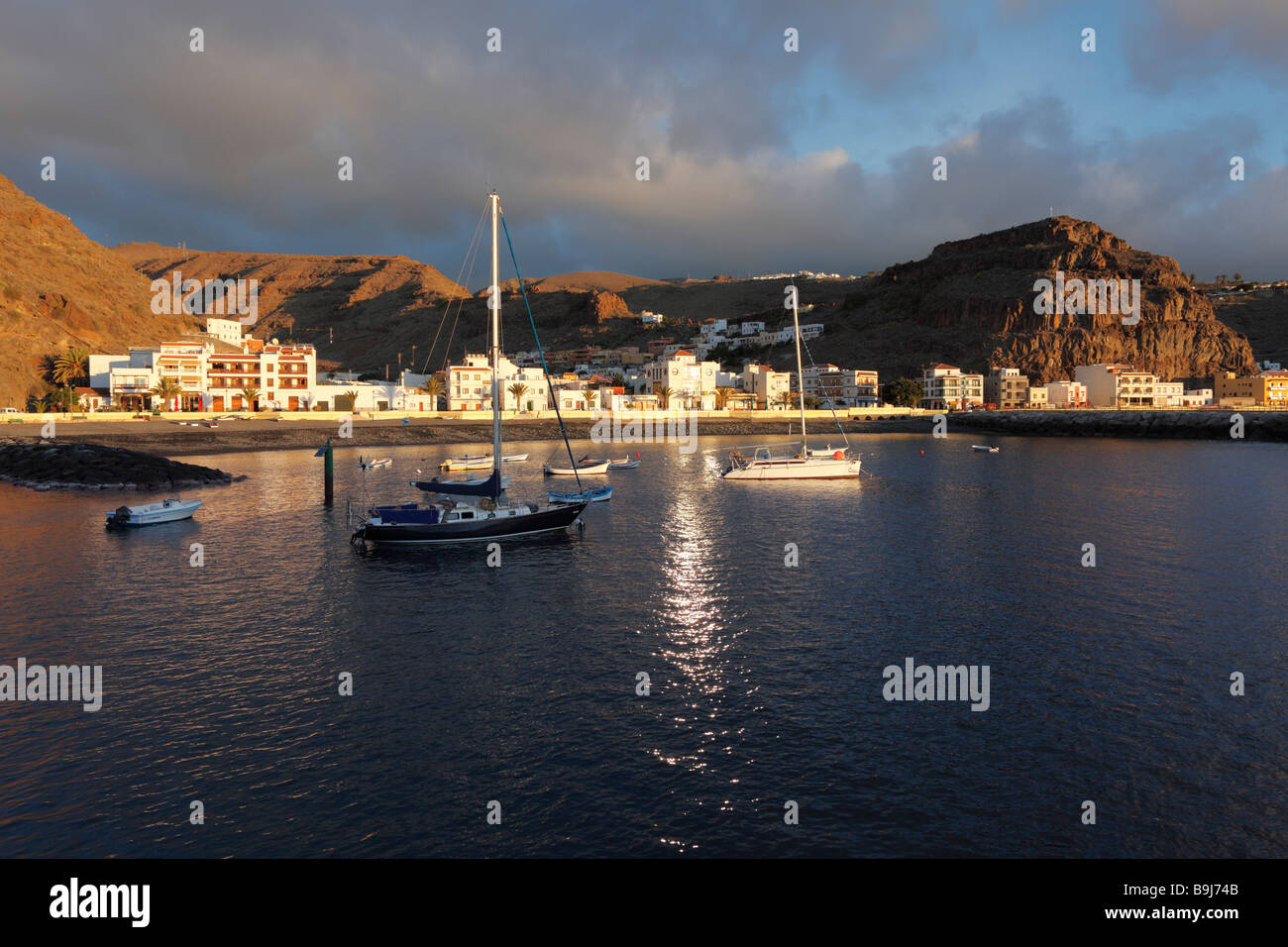 Nel porto di mattina, Playa de Santiago, La Gomera, Canarie, Isole Canarie, Spagna, Europa Foto Stock