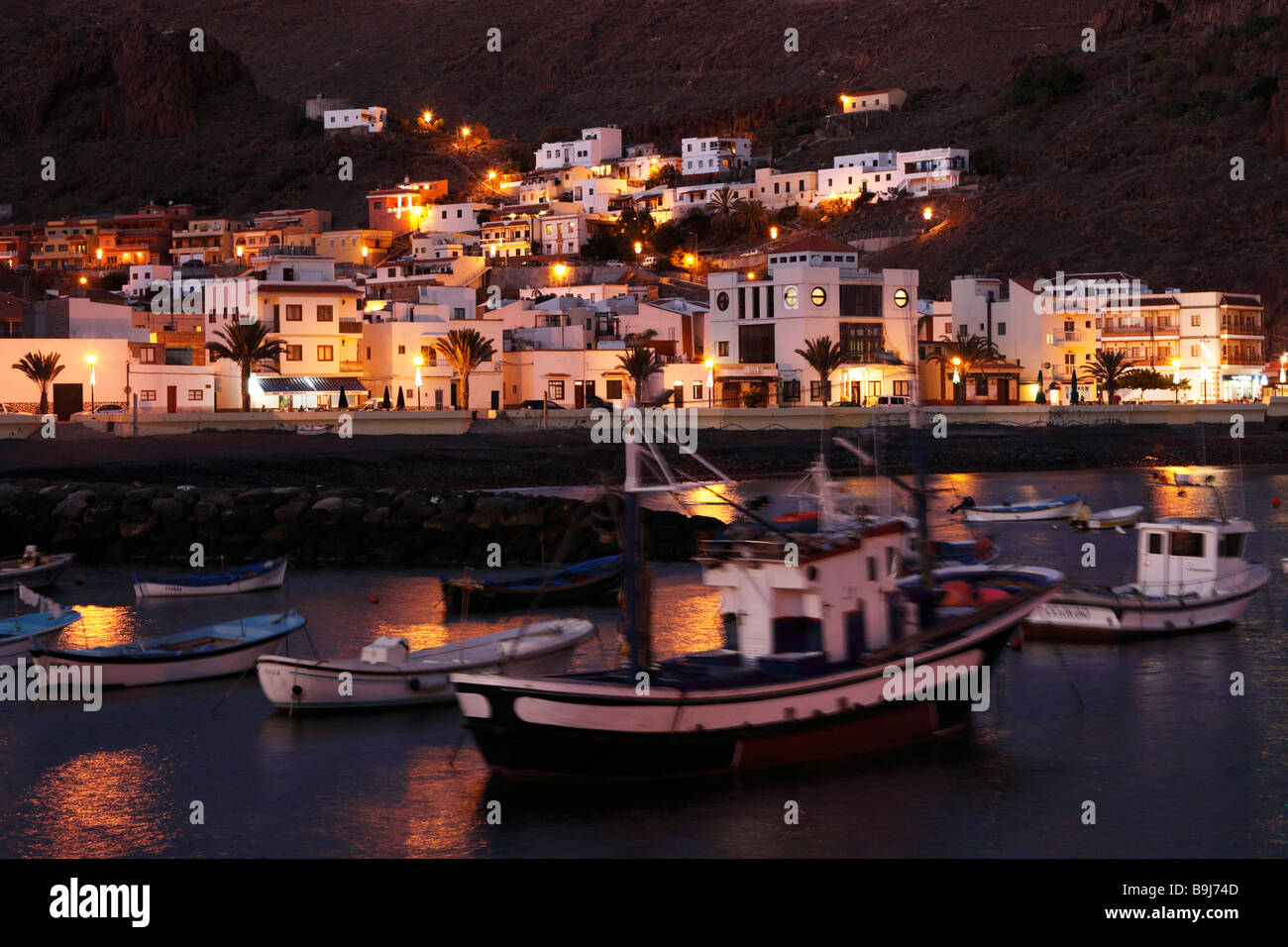 Nel porto di pesca di Playa de Santiago in serata, La Gomera, Canarie, Isole Canarie, Spagna, Europa Foto Stock
