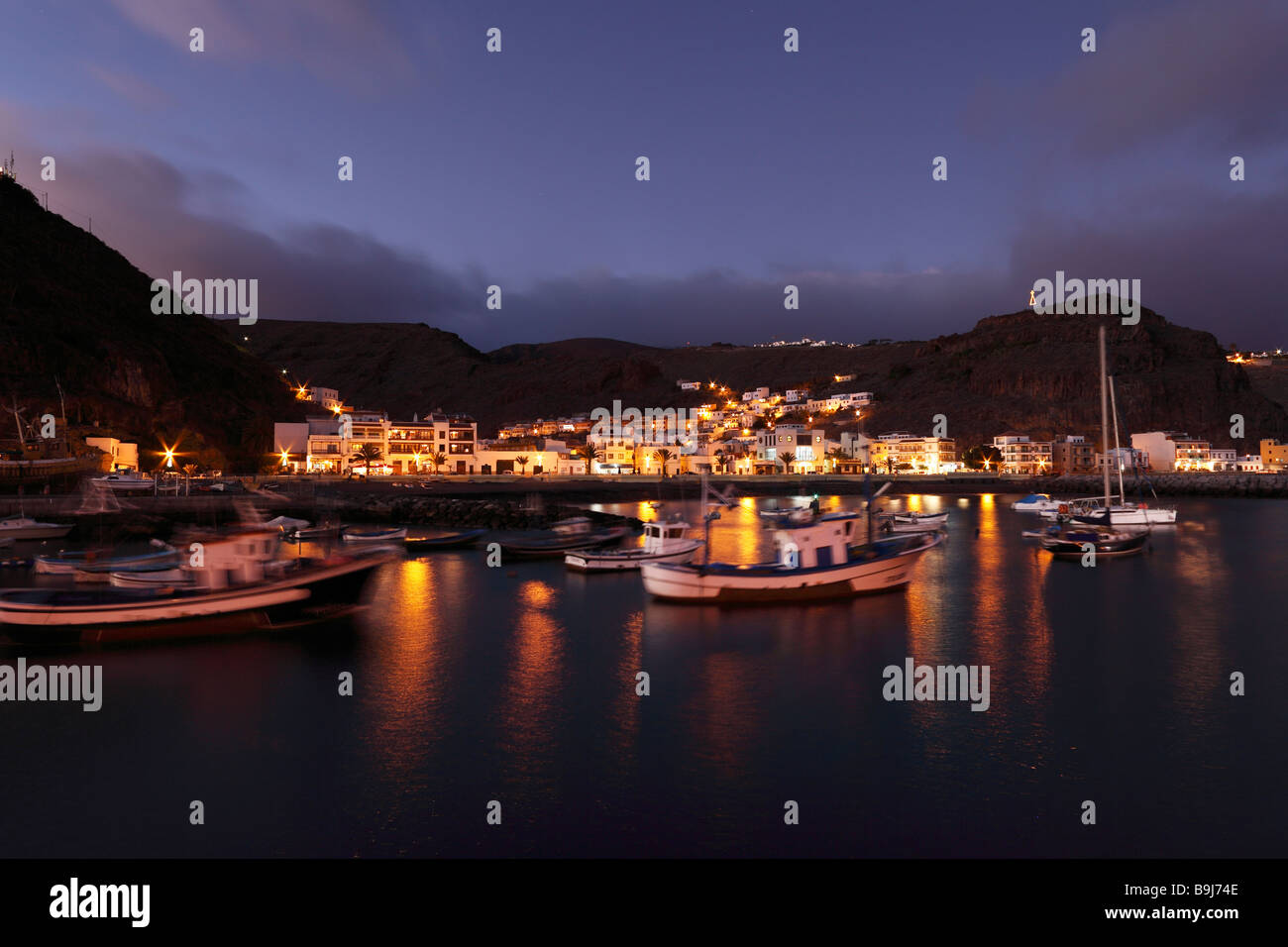 Nel porto di pesca di Playa de Santiago in serata, La Gomera, Canarie, Isole Canarie, Spagna, Europa Foto Stock