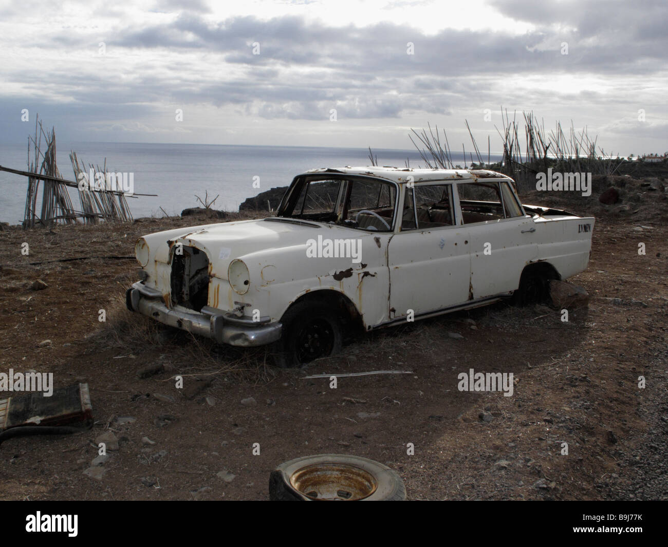 Rottamazione Mercedes vicino a Playa Santiago, La Gomera, isole Canarie, Spagna, Europa Foto Stock
