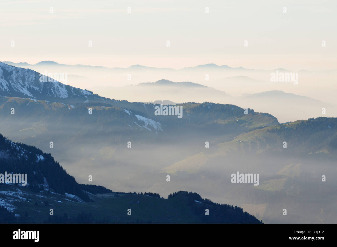 Inversione atmosferica in terra Appenzeller, Kanton Appenzell Innerrhoden, Svizzera, Europa Foto Stock