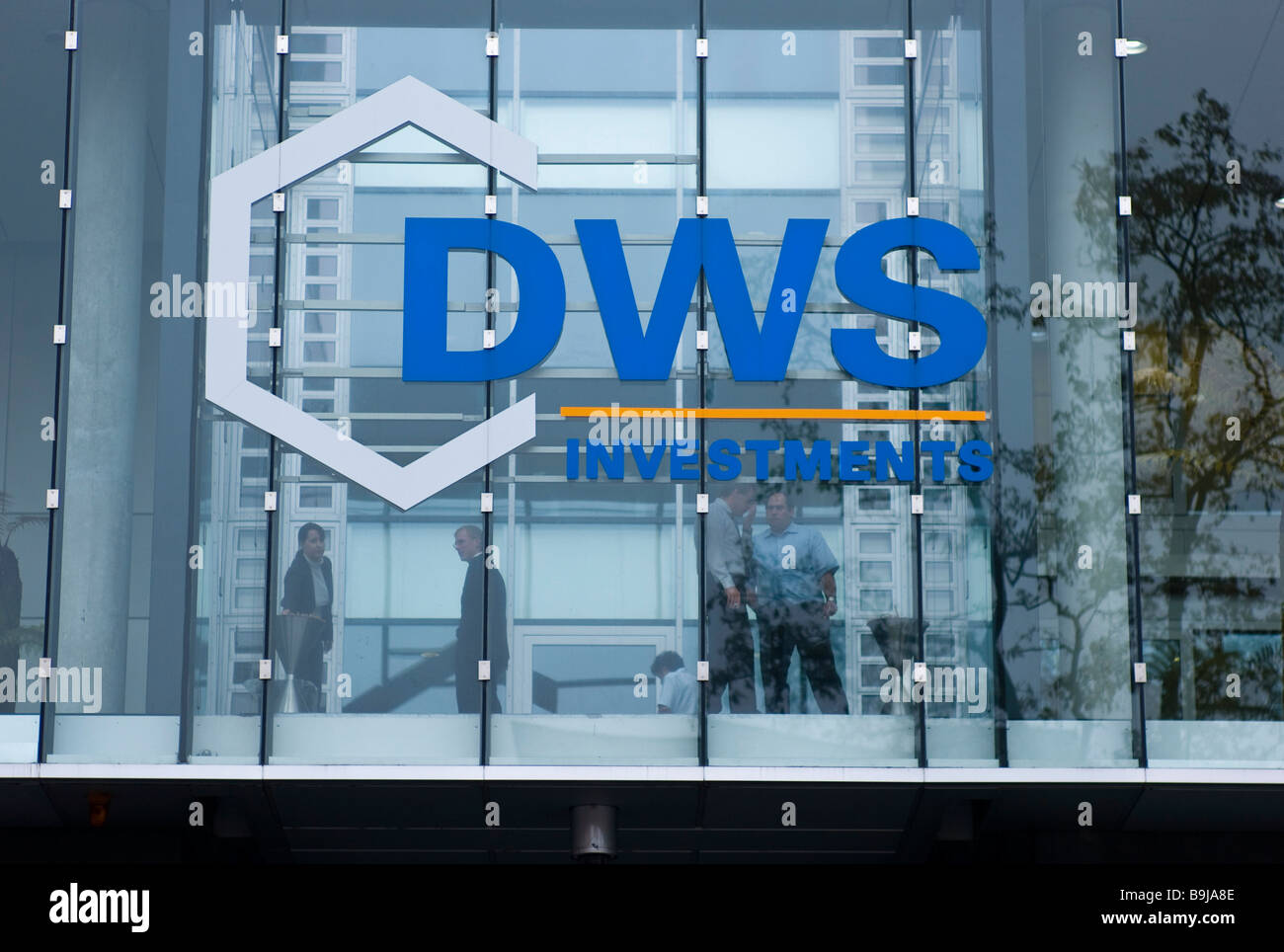 Le banche di investimento dietro un vetro di DWS Investments, Francoforte, Germania, Europa Foto Stock