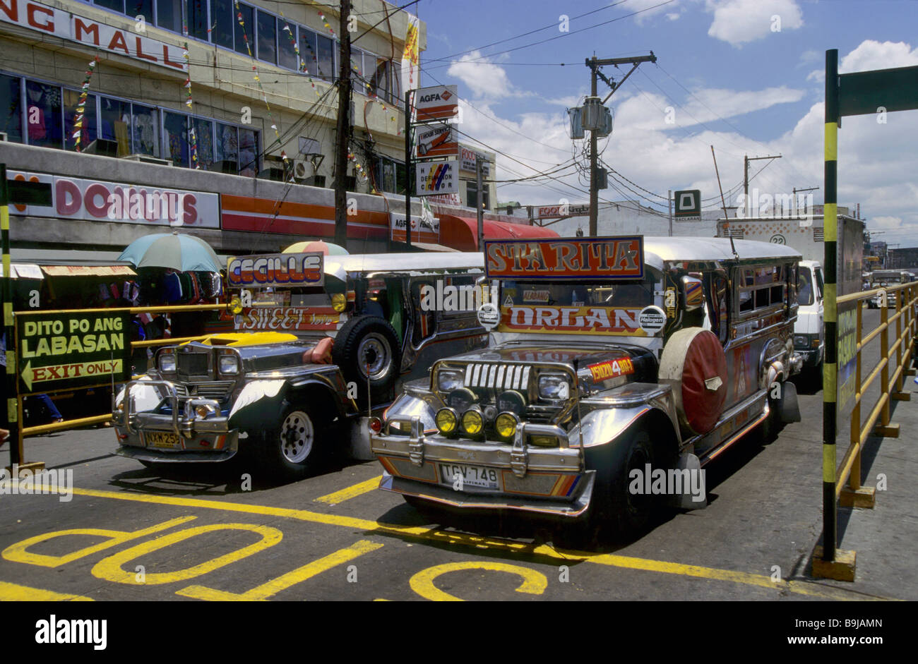 Jeepneys, tradizionali taxi filippina a Manila, Filippine, Sud-est asiatico Foto Stock