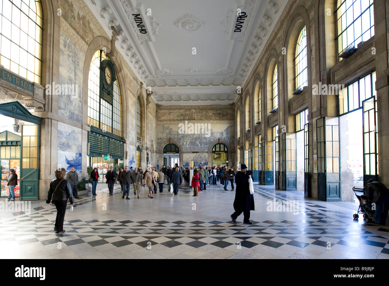 Porto Estacao de Sao Bento, stazione Avenida D UN Henriques, Porto, Sito Patrimonio Mondiale dell'UNESCO, Portogallo, Europa Foto Stock