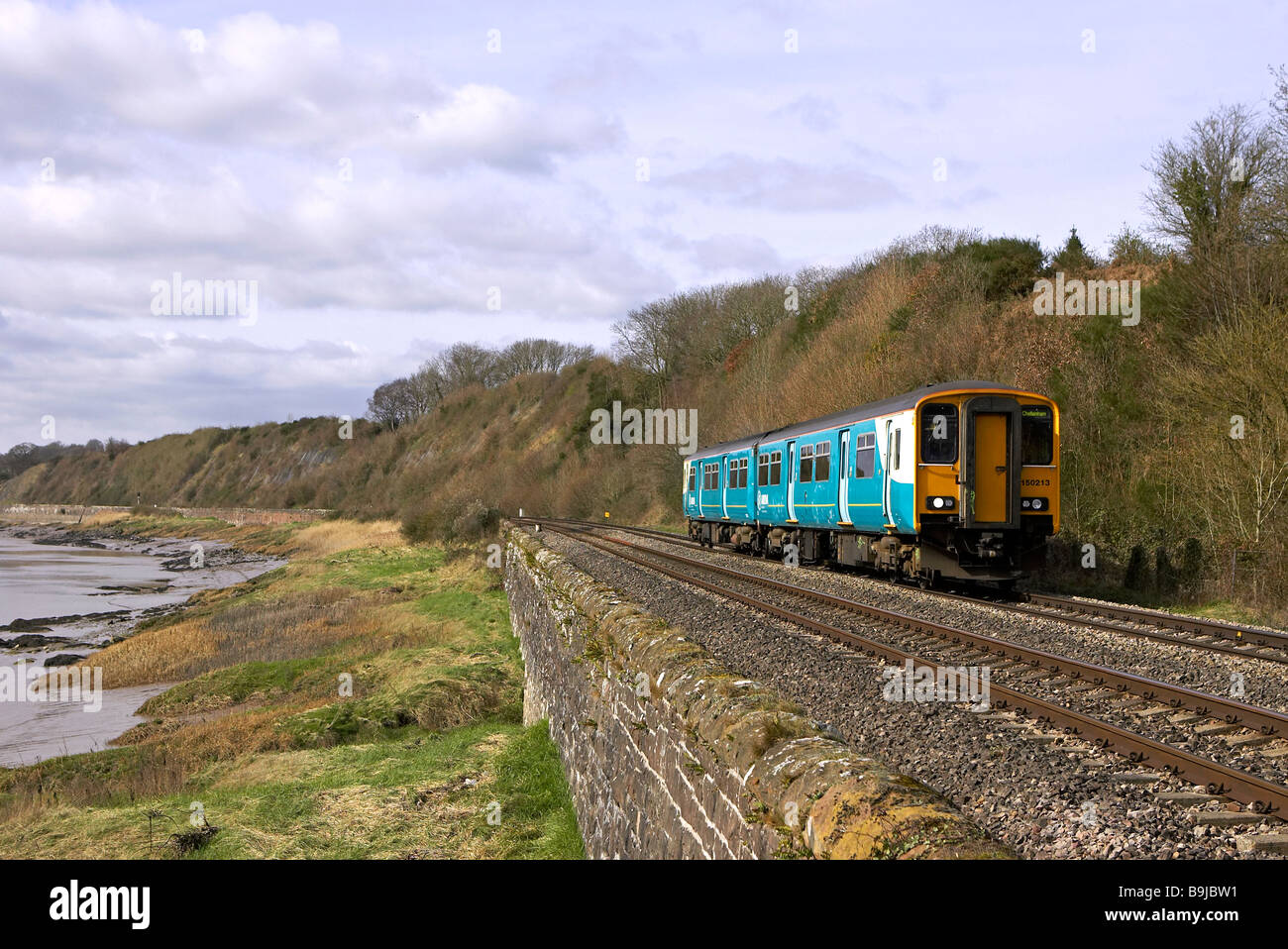 Arriva Trains Wales 150213 forme 2G54 08 00 Maesteg Cheltenham passando Purton e Severn Estuary 24 03 09 Foto Stock