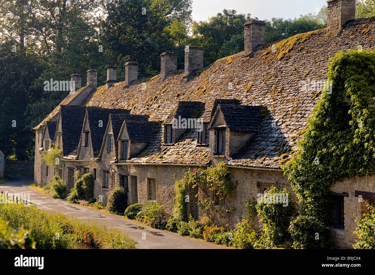 Arlington Row a Bibury, Cotswolds, Gloucestershire, Inghilterra, Gran Bretagna, Europa Foto stock - Alamy