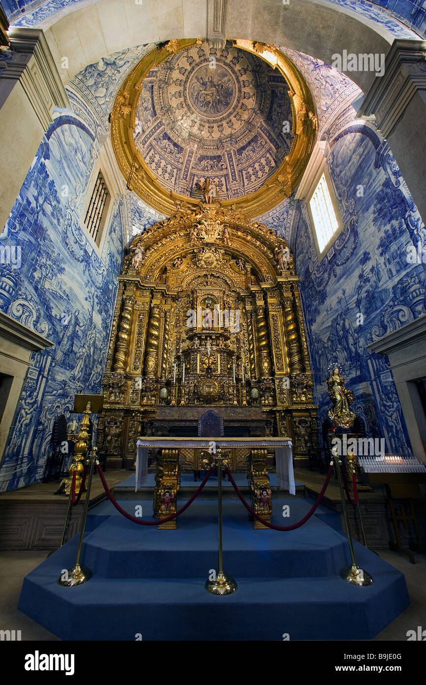 Il Portogallo Algarve Sao Lourenco chiesa interno con piastrelle di immagini altare vista destinazione Igreja de São Lourenço de Matos signore Foto Stock