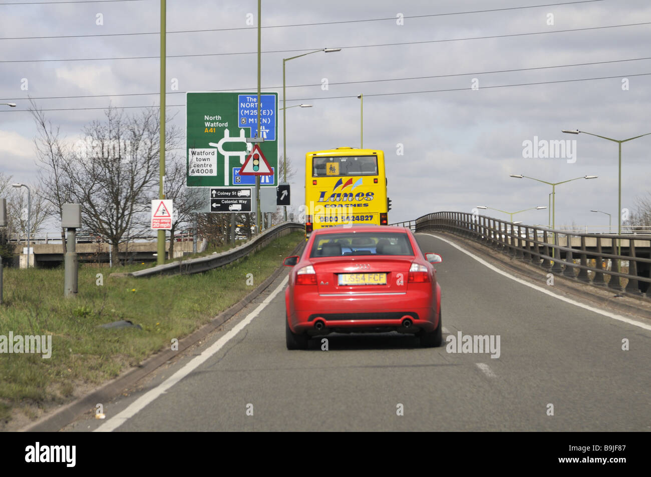 I cartelli stradali in WATFORD REGNO UNITO Foto Stock