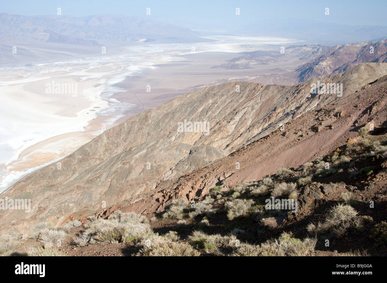 Parco Nazionale della Valle della Morte, "ante vista dell' guardando verso il basso sulla quota inferiore a nord del continente americano Foto Stock