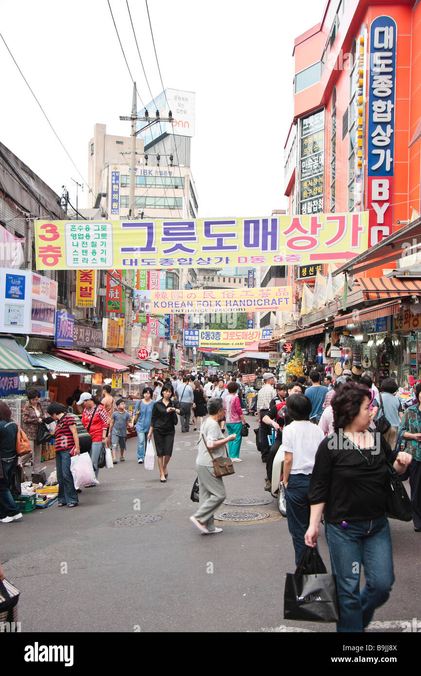 Affollato il Mercato Namdaemun, Seoul, Corea del Sud Foto Stock