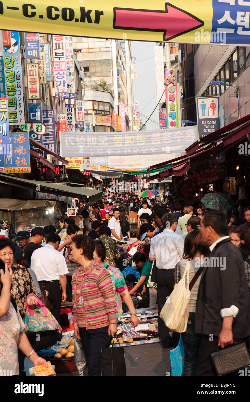 Affollato il Mercato Namdaemun, Seoul, Corea del Sud Foto Stock