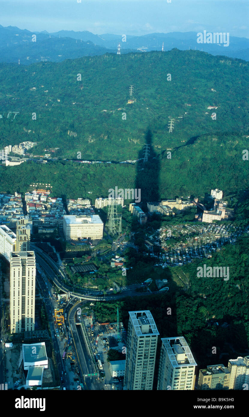Taipei 101's shadow, Xinyi District, Taipei Northern Taiwan, ROC Foto Stock