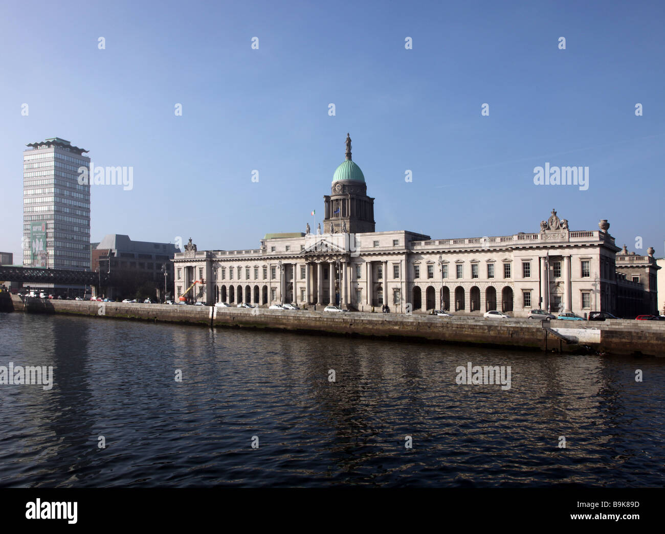 Il Customs House Liberty Hall Fiume Liffey Dublino Irlanda visto da sud Quays Foto Stock