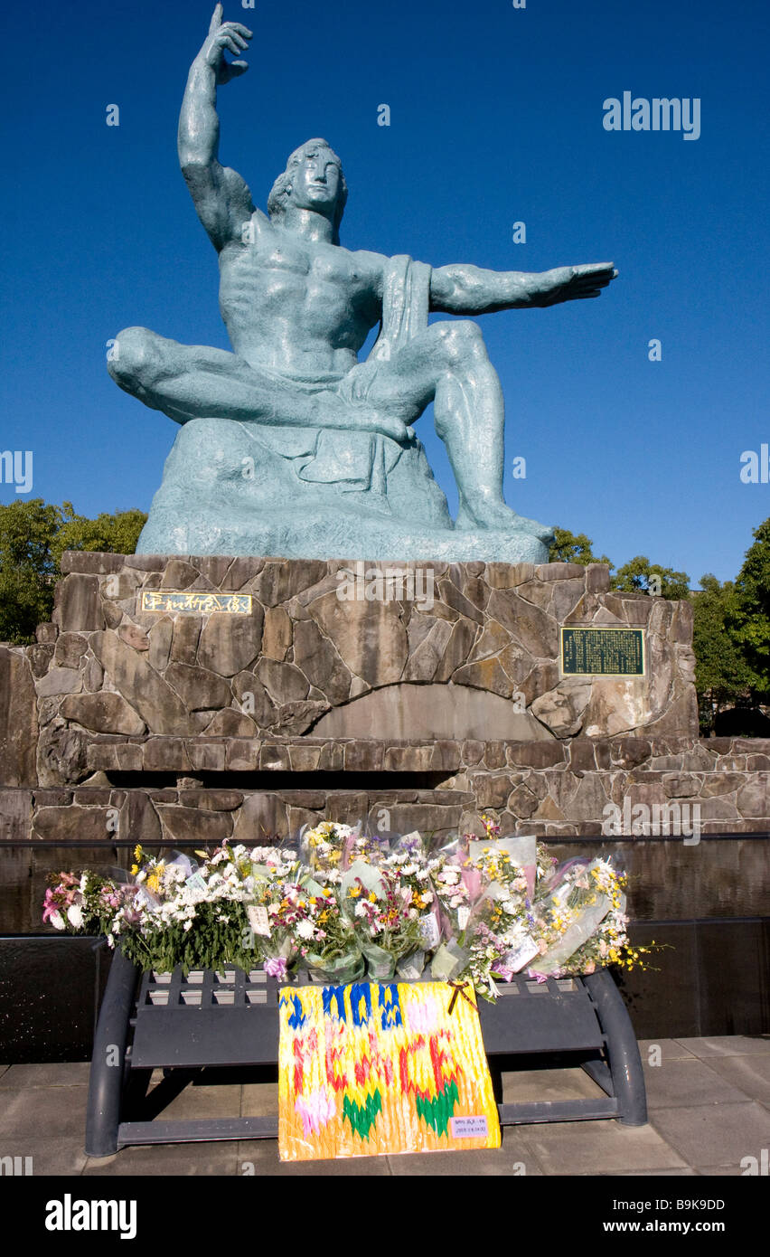 Nagasaki monumenti commemorativi delle vittime il Parco della Pace statua.Monumenti du souvenir des victimes de Nagasaki Foto Stock