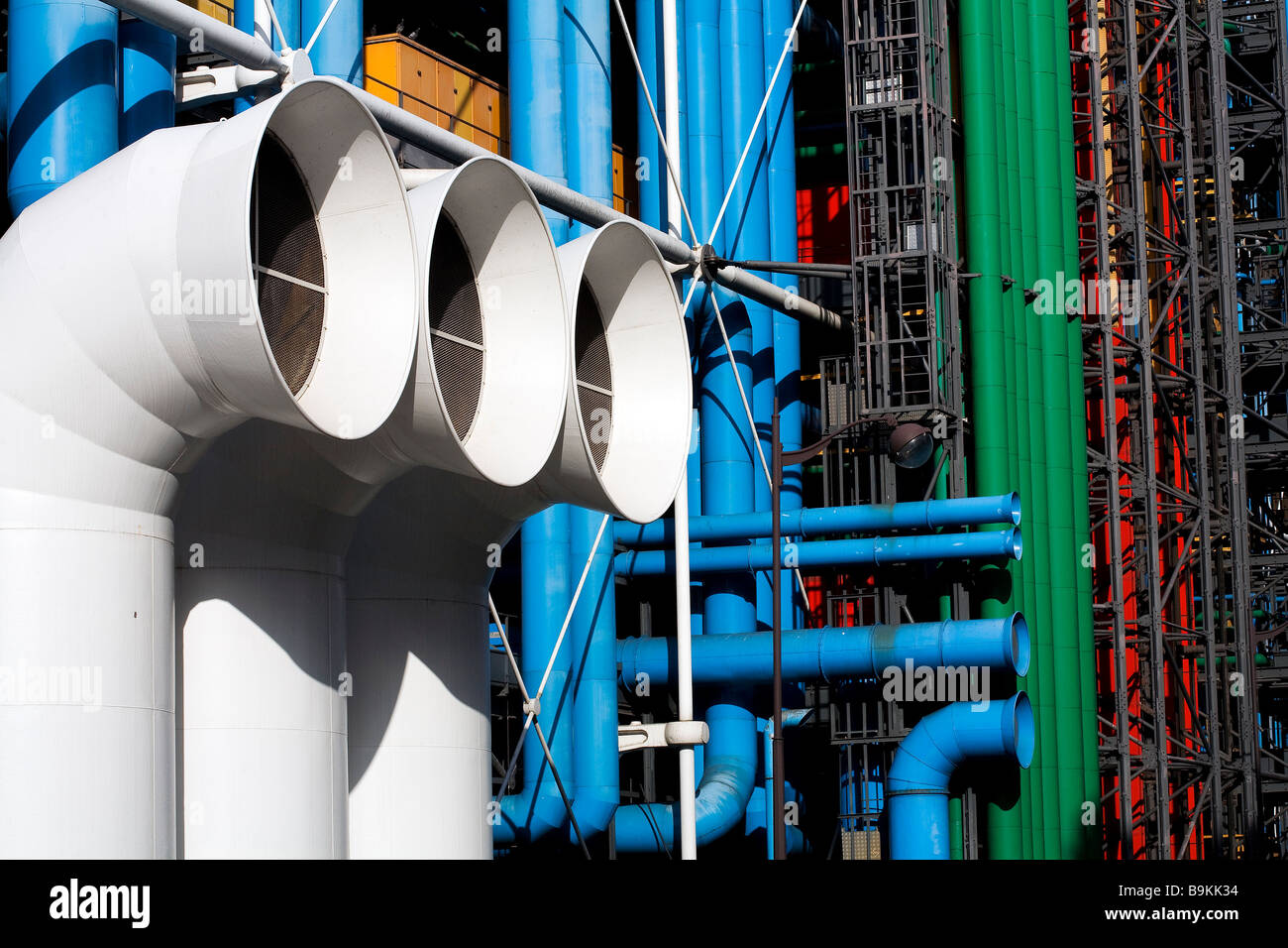 Francia, Parigi, dal Centre Pompidou e dagli architetti Renzo Piano e Richard Rogers e Gianfranco Franchini, facciata su rue du Renard Foto Stock