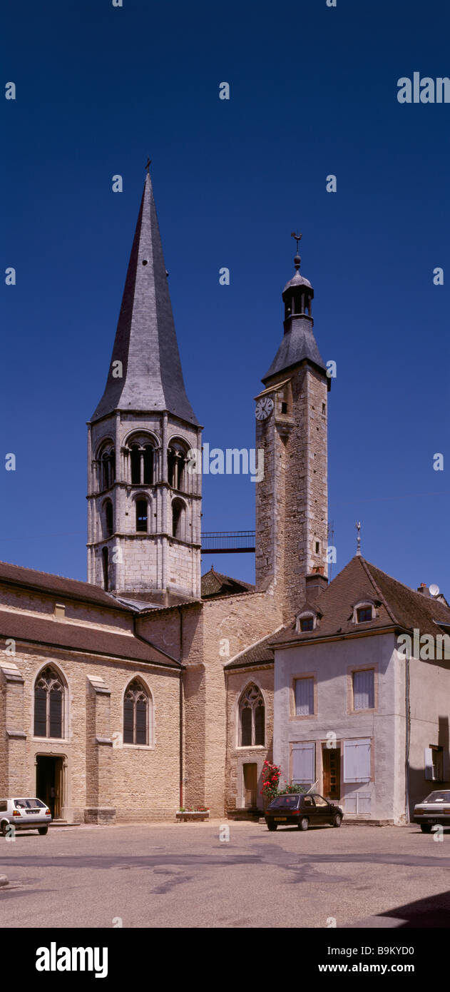 Due torri della chiesa di St Gengoux le National Saône et Loire Francia Bourgogne Foto Stock Due torri della chiesa di St Gengoux le National Saône et Loire Francia Bourgogne Foto Stock