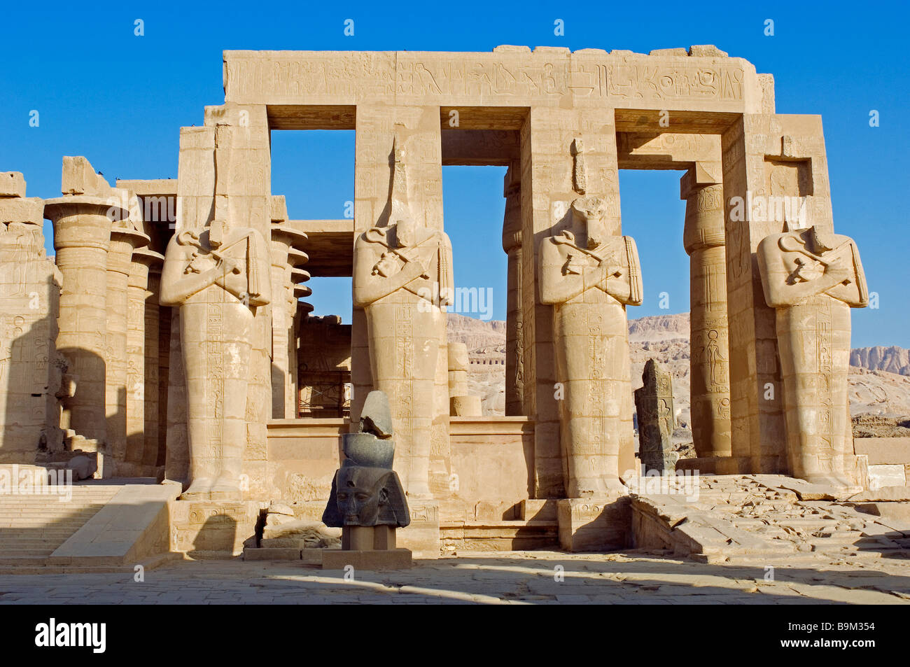 L'Egitto, la Valle del Nilo, Luxor, banca occidentale, Tebe necropoli, Ramesseum, Osiride pilastri Foto Stock