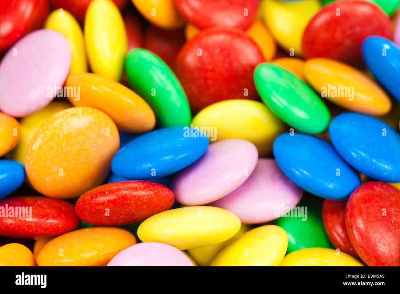 Close up di smarties colorati Foto Stock