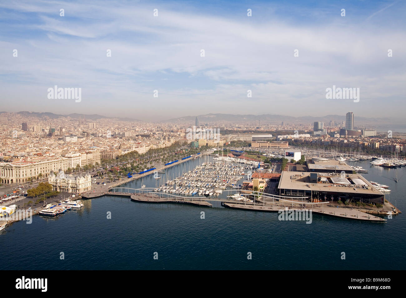 Spagna, Catalunya, Barcelona, panoramica del vecchio porto e città Foto Stock