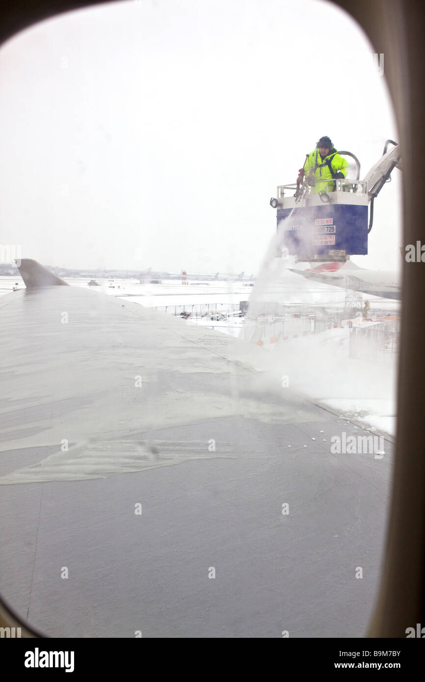 De-icing di ali di aerei a Heathrow Foto Stock