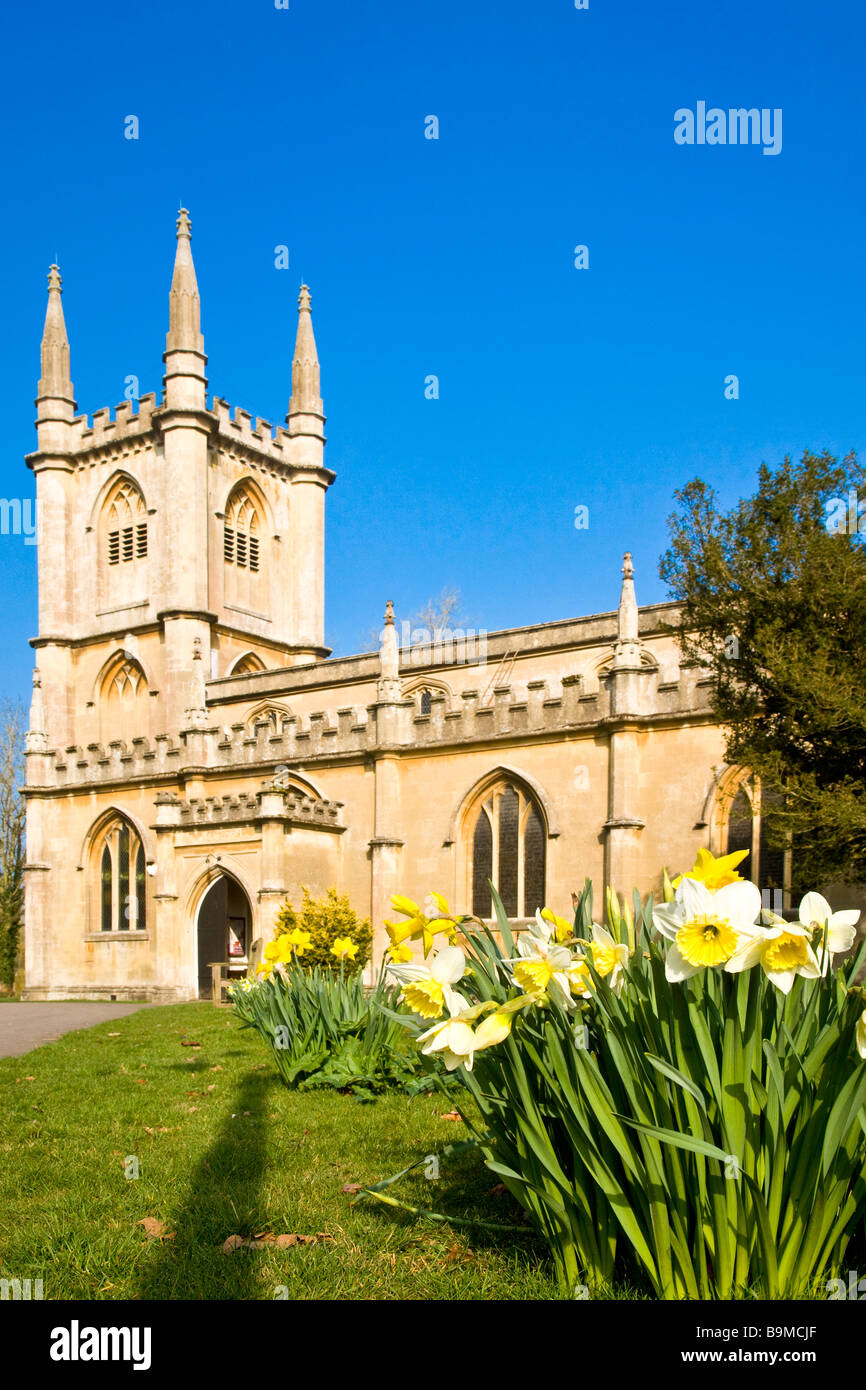 Una soleggiata giornata di primavera a St Lawrence s chiesa in Hungerford Berkshire England Regno Unito Foto Stock