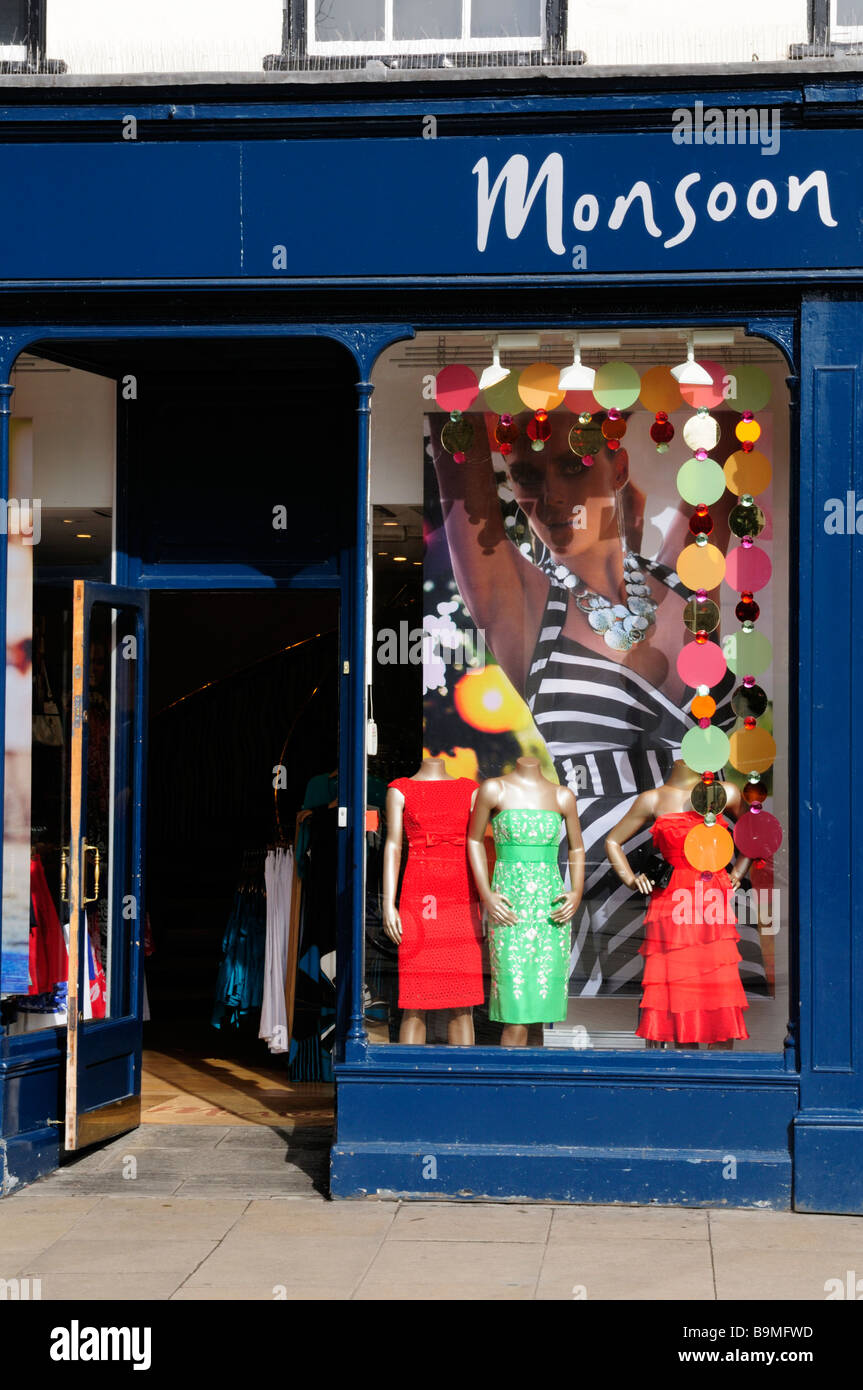 Monsoon Ladies negozio di abbigliamento in Market Street Cambridge Inghilterra Regno Unito Foto Stock