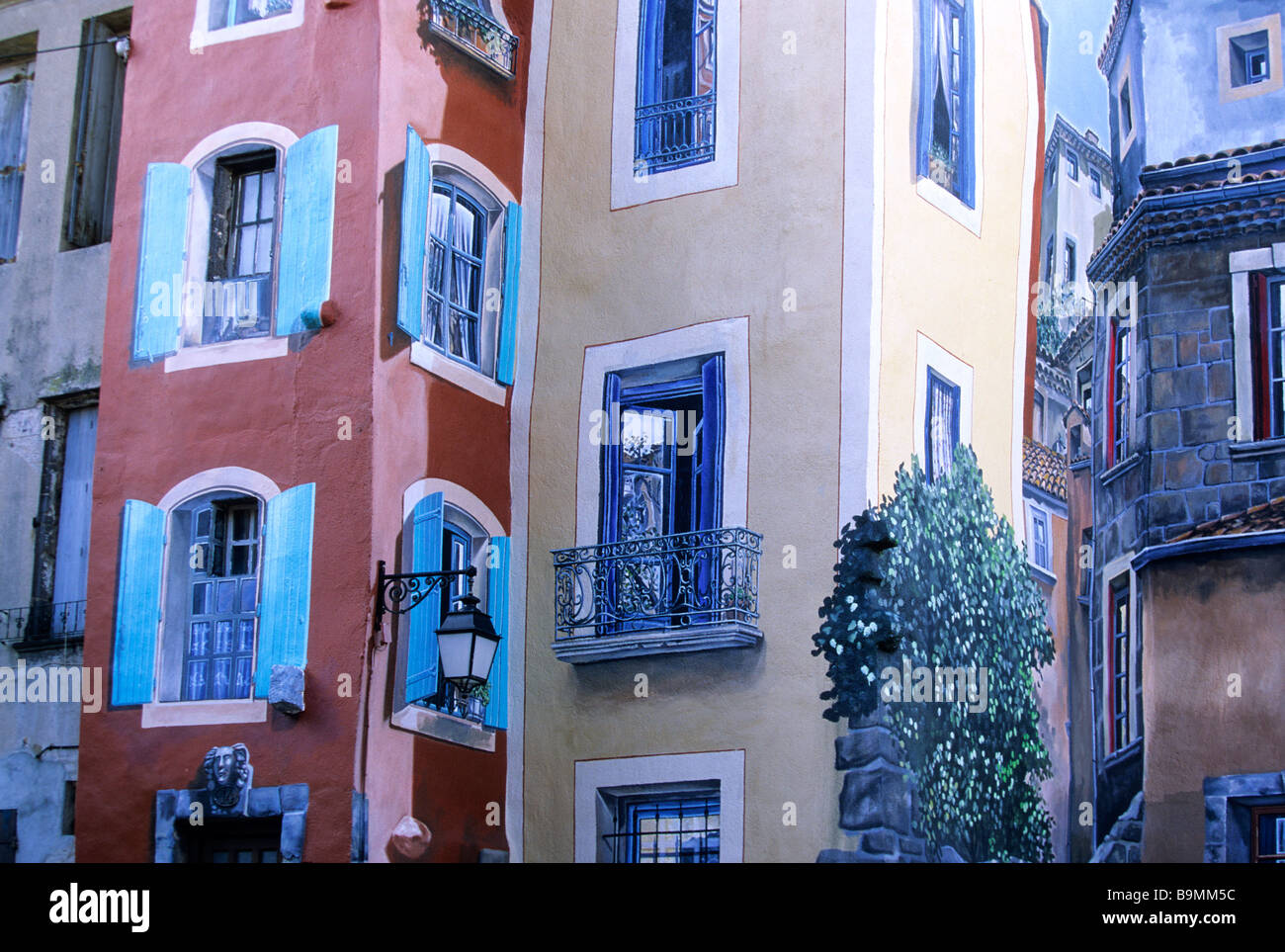 Francia, Herault, Agde, Place du Dr. Joseph Picheire, pitture murali Foto Stock