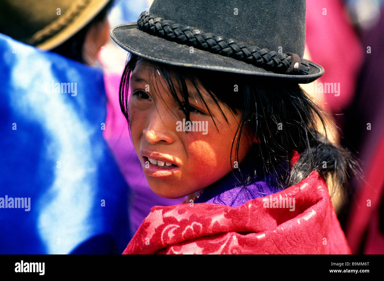 Ecuador, provincia di Cotopaxi, Saquisili, ritratto di una giovane donna indiana in un giorno di mercato Foto Stock