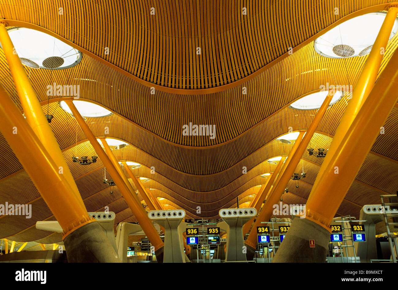 Spagna, Madrid, l'Aeroporto Internazionale di Barajas, il Terminal 4 (T4) da architetti Carlos Lamela e Richard Rogers Foto Stock