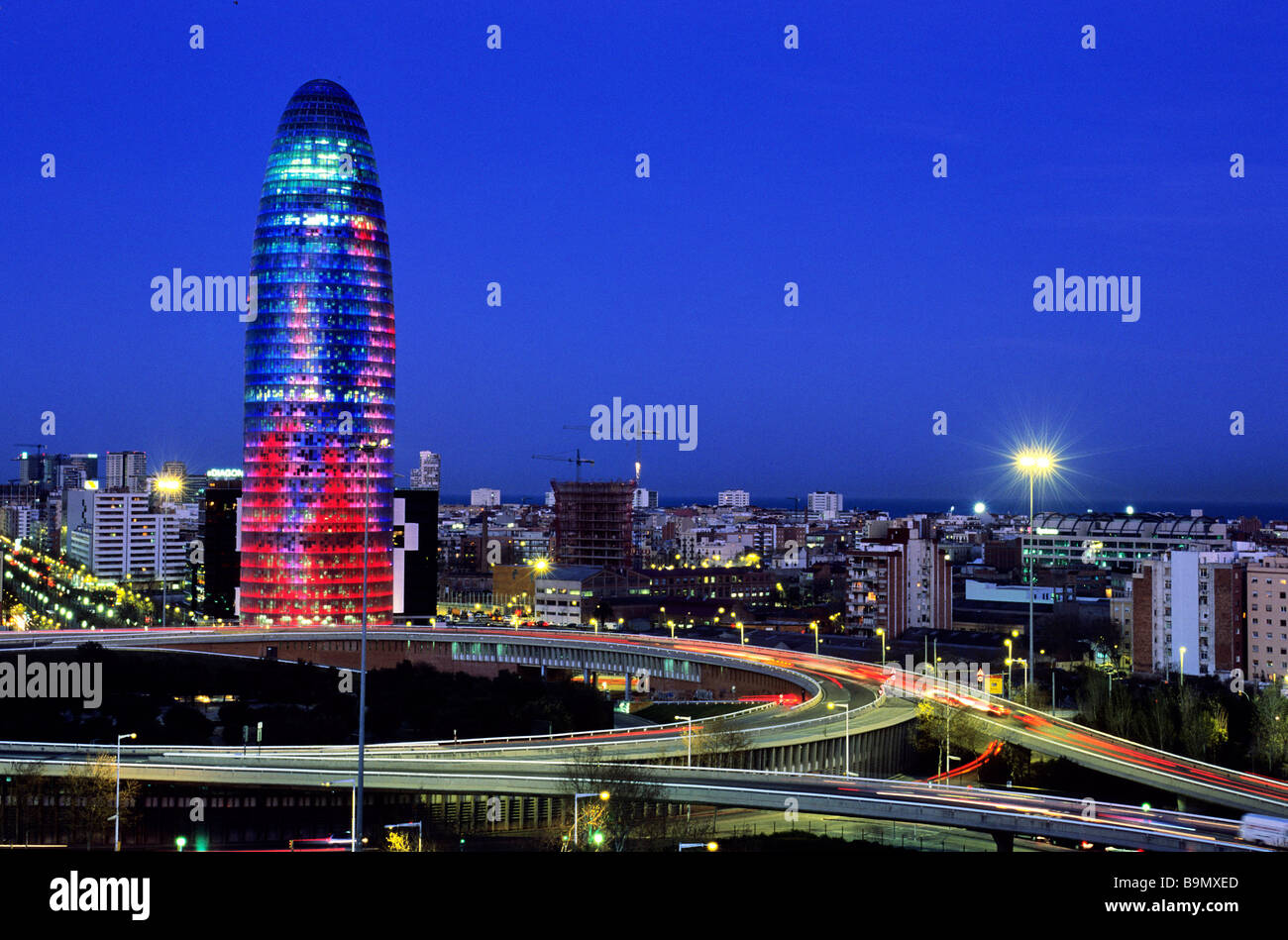 In Spagna, in Catalogna, Barcellona, la Torre Agbar (Torre Agbar) dall'architetto francese Jean Nouvel, sede di Barcellona Foto Stock