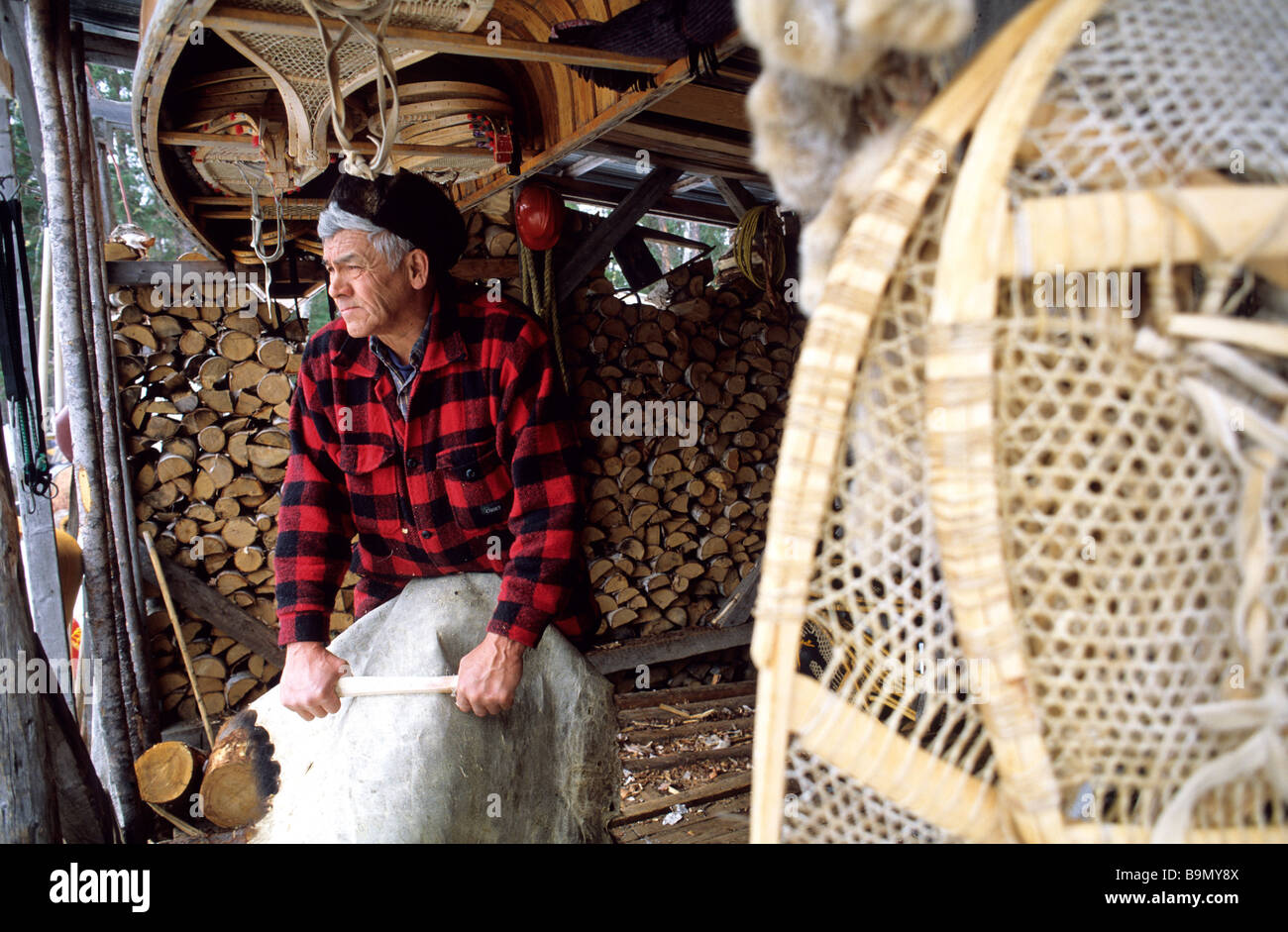 Canada, Provincia di Quebec, il lago di Saint Jean Regione, Mashteuiatsh village, Gordon Moar mantiene Cree tradizioni indiane, trappola e Foto Stock