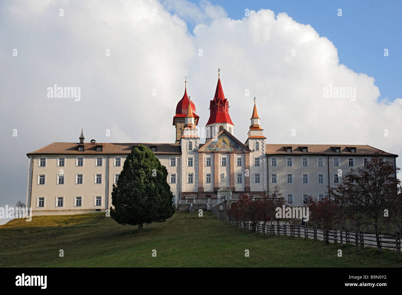 Convento di Maria Weißenstein Pietralba vicino al villaggio di Petersberg del Trentino Foto Stock