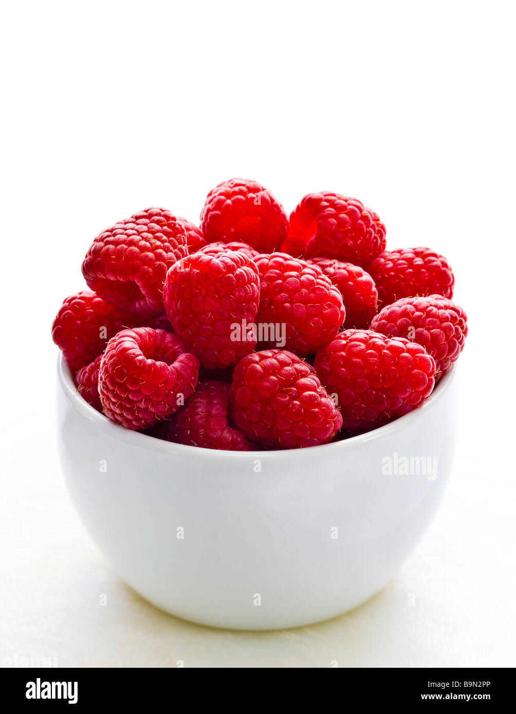 Il lampone rosso in una ciotola bianco Foto Stock