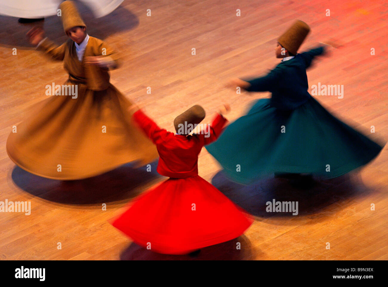 Turchia, Anatolia centrale, Konya, Sema o sama dancing è noto agli europei come la danza dei Dervisci Rotanti o Sufi Foto Stock